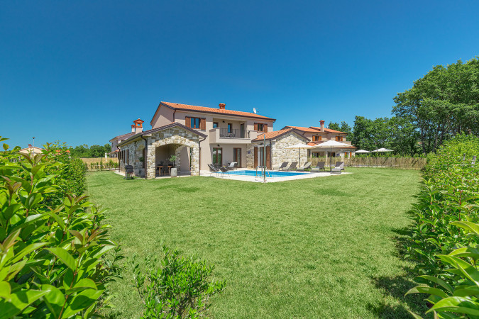 Villas Brih II & Brih III, Villas Brih mit Pool, in der Nähe von Motovun, Istrien, Kroatien Motovun